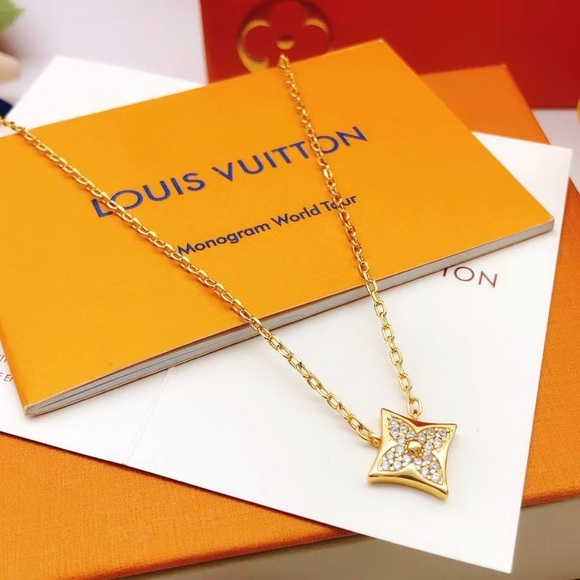 Louis Vuitton Gold Star Necklace - Picture 4 of 6